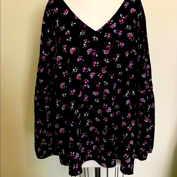 Long sleeve black blouse with flowers - Picture 1 of 2